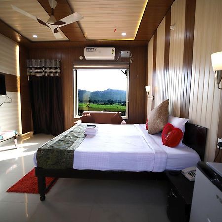 Bundeli Farm Resort & Banquet โอร์ชชา ภายนอก รูปภาพ