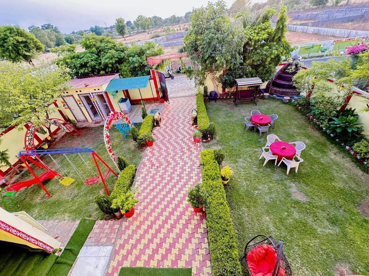 Bundeli Farm Resort & Banquet โอร์ชชา ภายนอก รูปภาพ