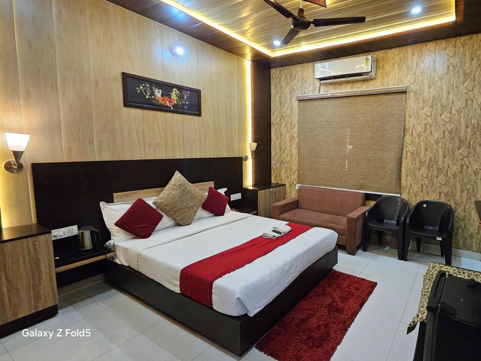 Bundeli Farm Resort & Banquet โอร์ชชา ภายนอก รูปภาพ