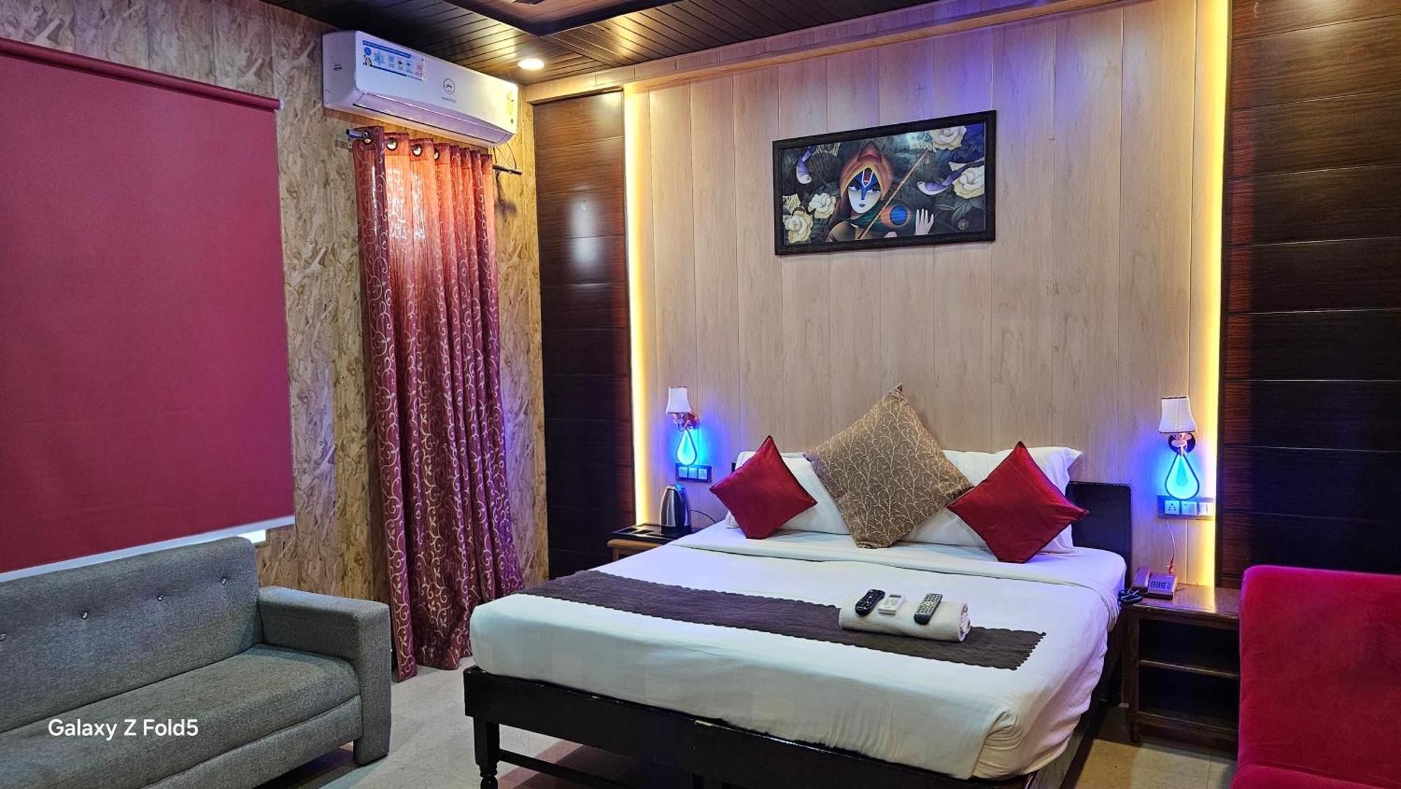 Bundeli Farm Resort & Banquet โอร์ชชา ภายนอก รูปภาพ